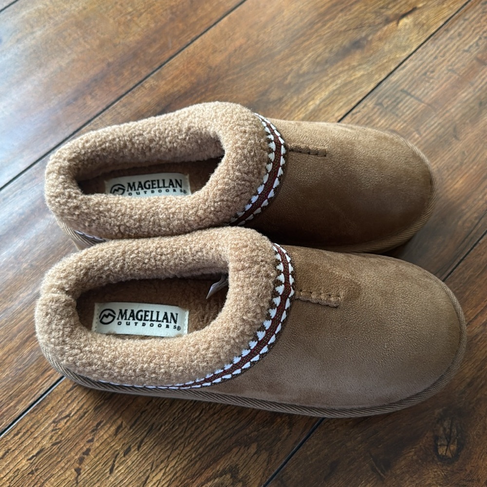 Magellan Outdoors Slippers - Picture 2 of 5